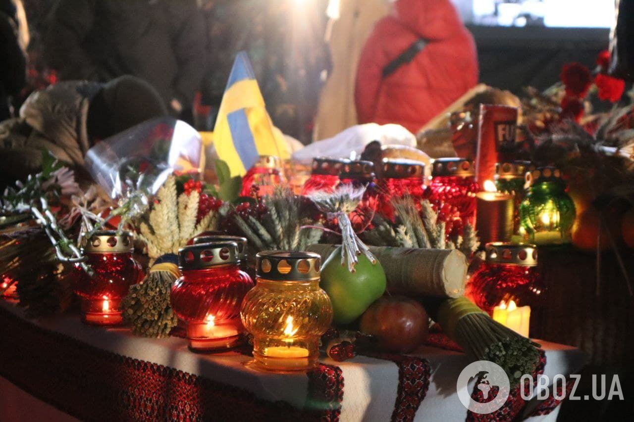 Киевляне зажгли сотни свечей