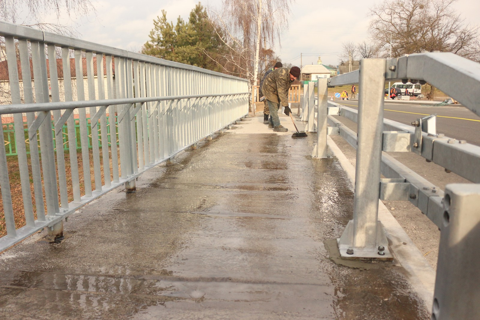 Дорожники начали обновлять мост длиной 12 м