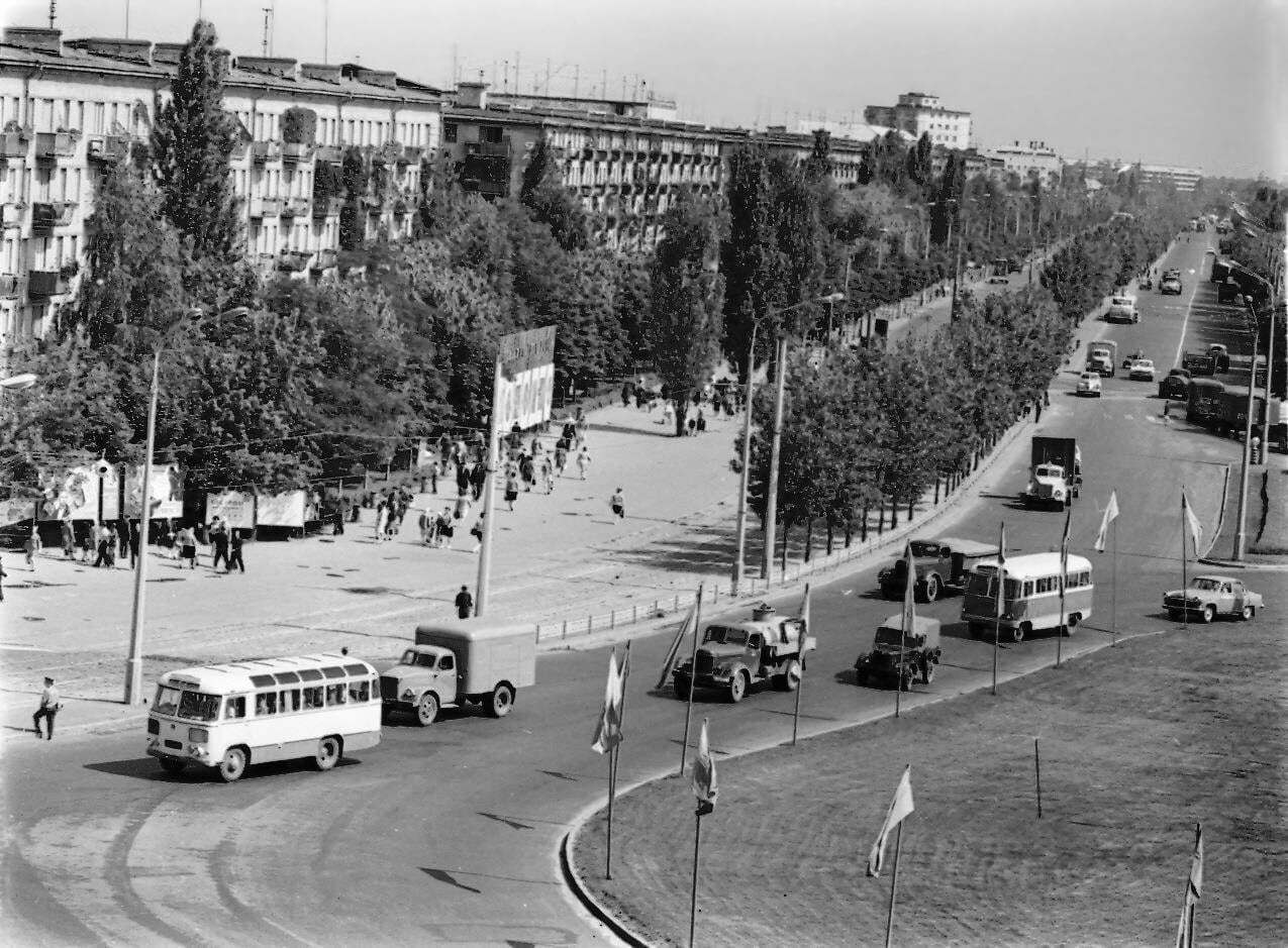 Дарницкая площадь в 1970-х.