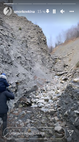 Чоловік актриси ніс хлопчика на плечах