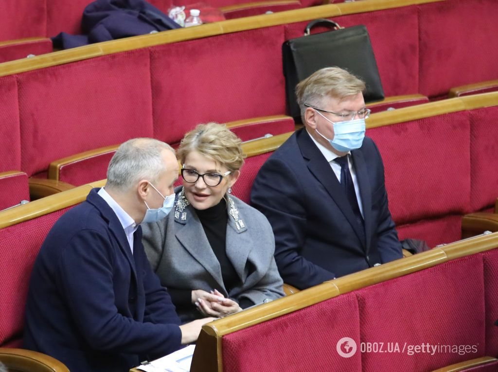 Юлия Тимошенко с вьющимися волосами в Верховной Раде.