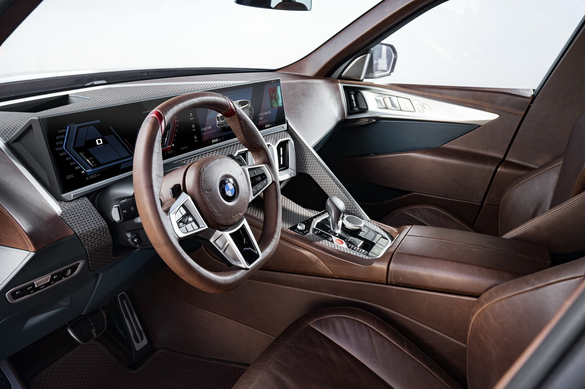 Екрани шкали приладів та інфо-розважальної системи, об'єднані в єдиному корпусі, перекочували з "електричок" BMW iX та i4