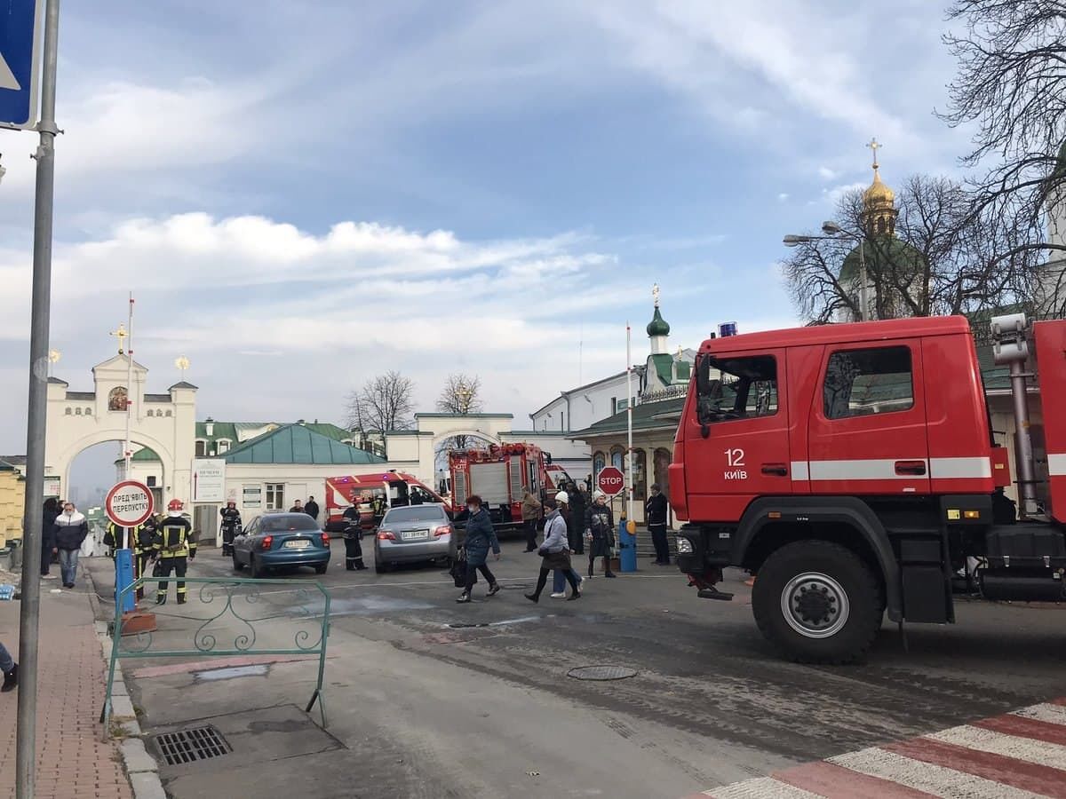 На территории Киево-Печерской лавры возник пожар