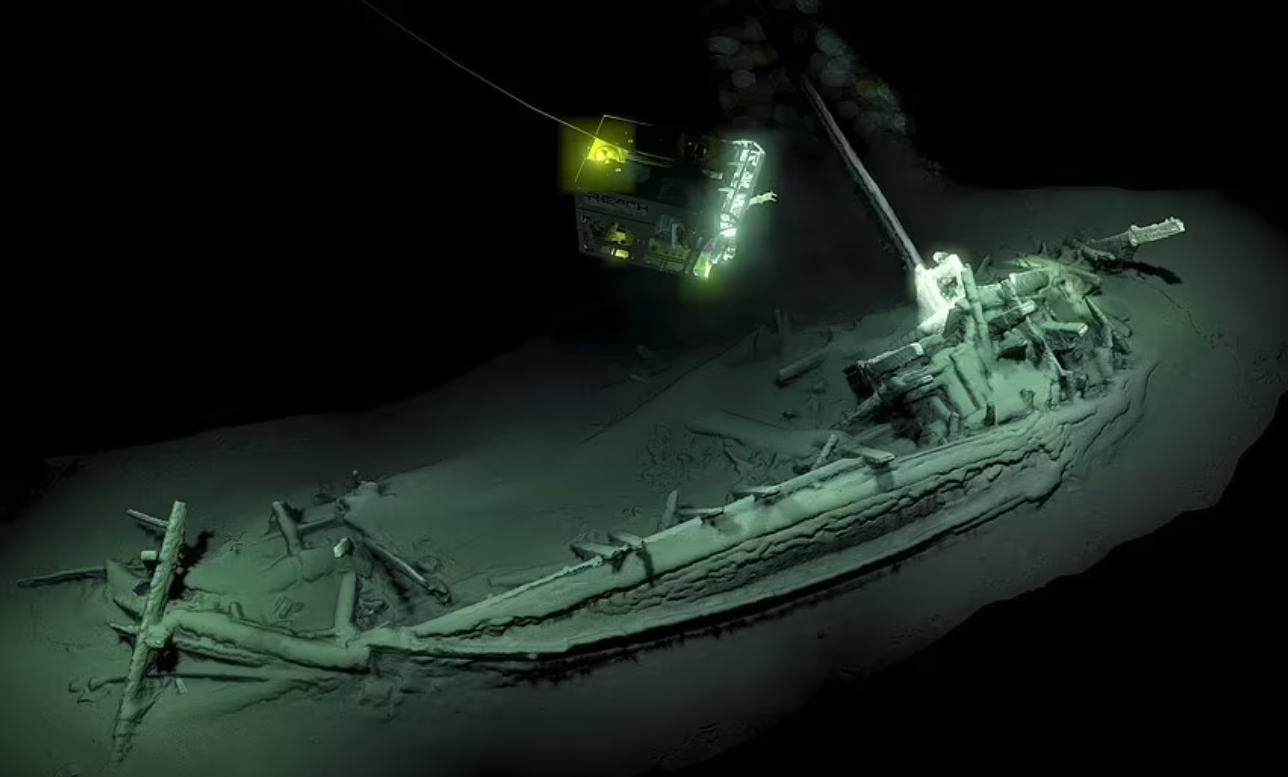 Останки корабля находились на глубине 728 футов ниже поверхности воды.