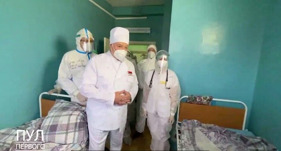 Лукашенко посетил больницу, где лечат пациентов с коронавирусом