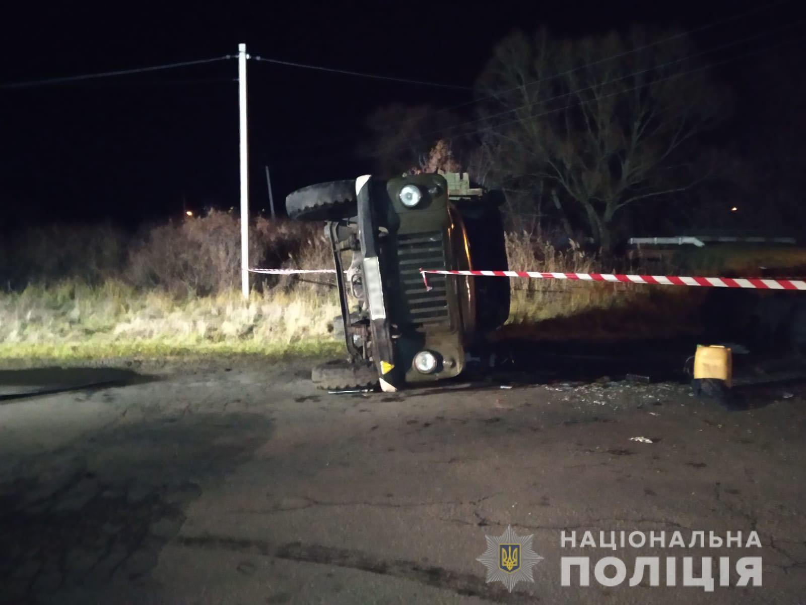 Вантажівка перекинулася