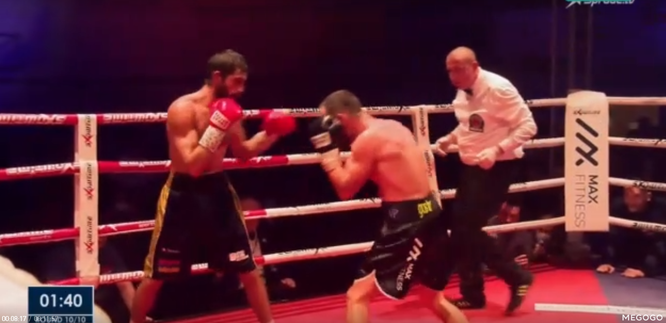 Украинский боксер поднялся с нокдауна и выиграл чемпионский бой. Видео