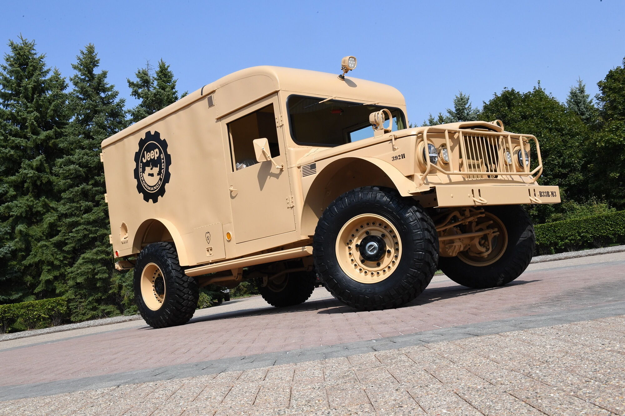 Необычный концепт создали на основе армейской машины медицинской помощи Kaiser Jeep M725 1967 года