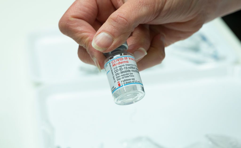 Вакцина Moderna показала эффективность против Дельта-штамма коронавируса