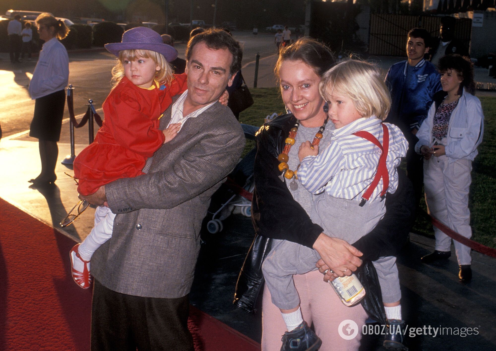 Дин Скотвелл с женой и детьми на премьере фильма в 1988 году