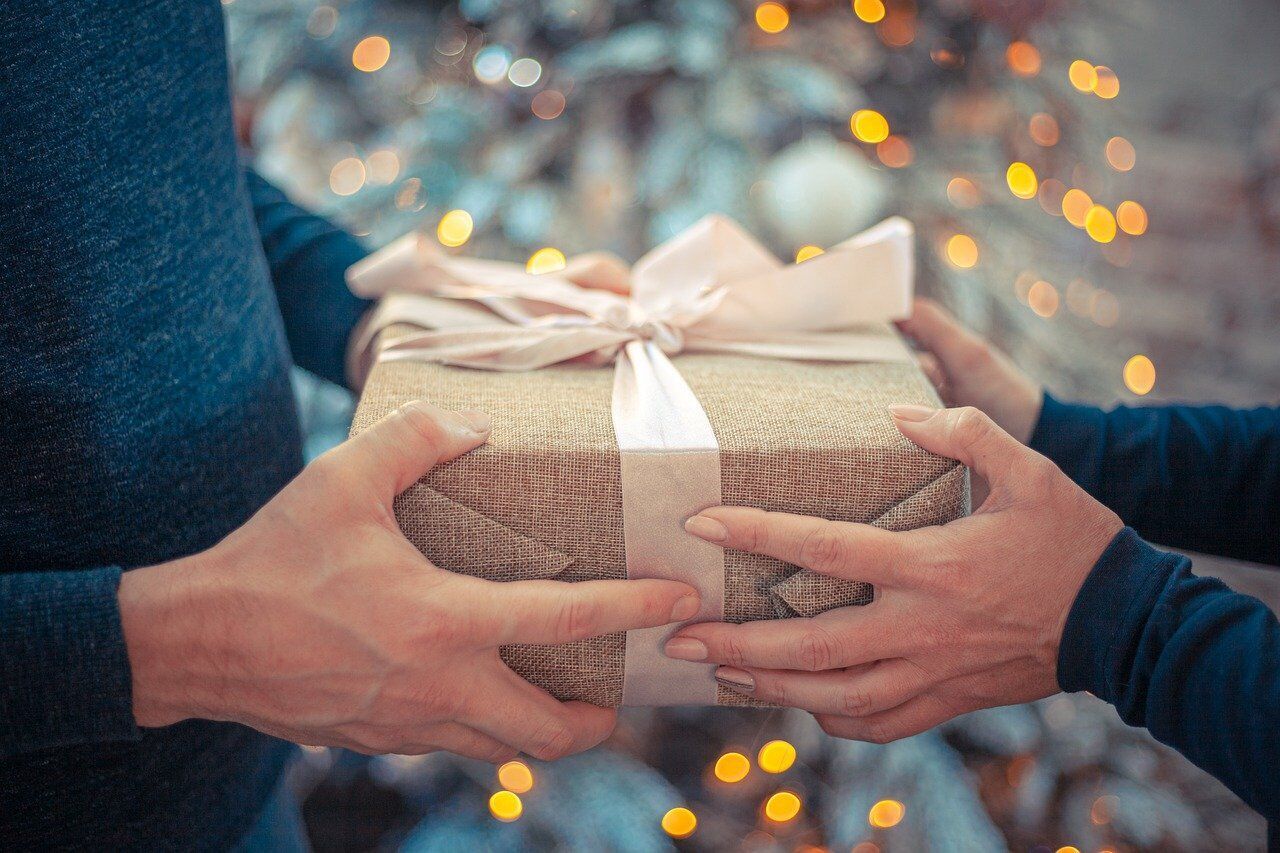 Одна з головних традицій у Новий рік – подарунки