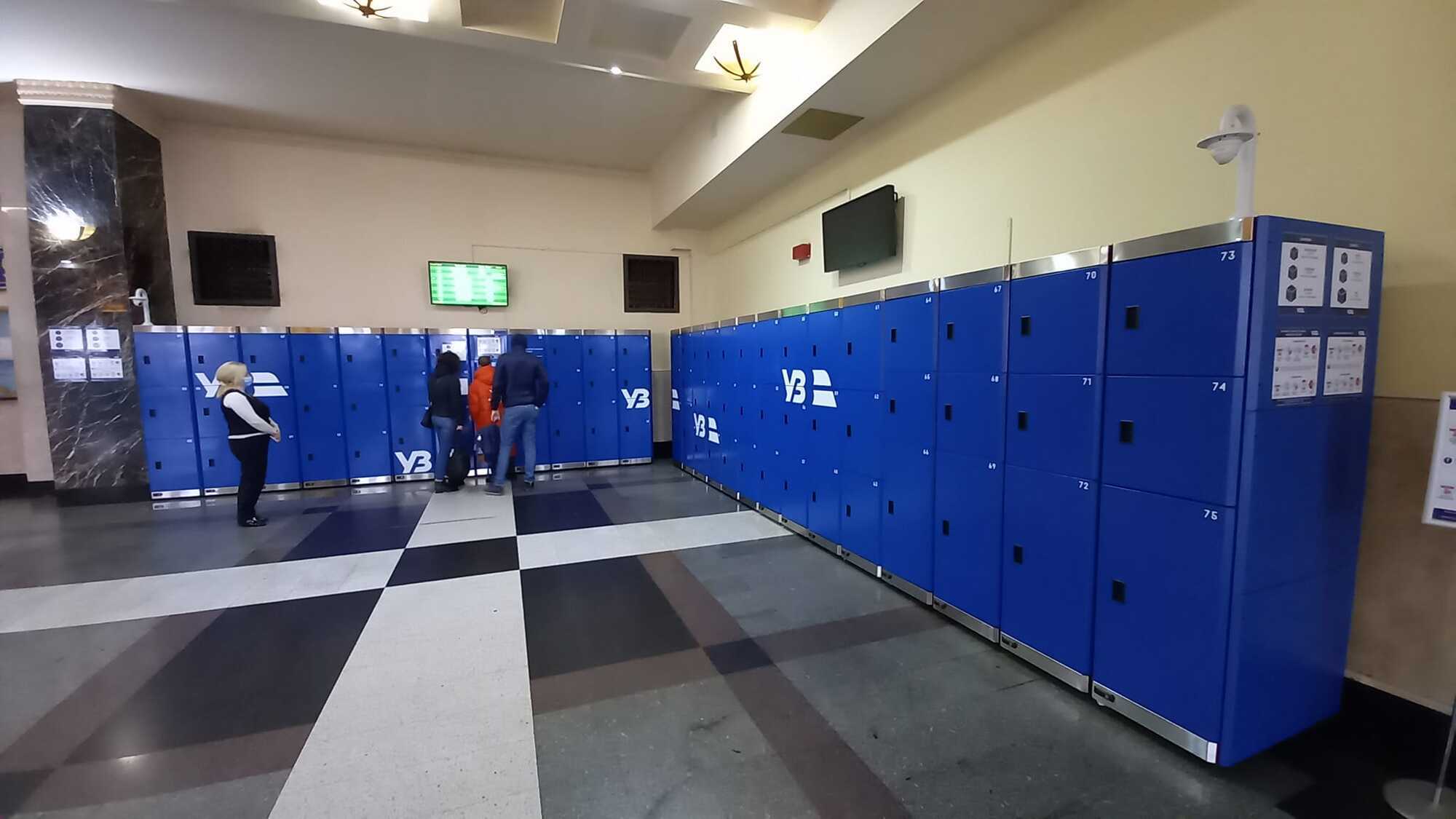 Камеры хранения установлены в залах ожидания.
