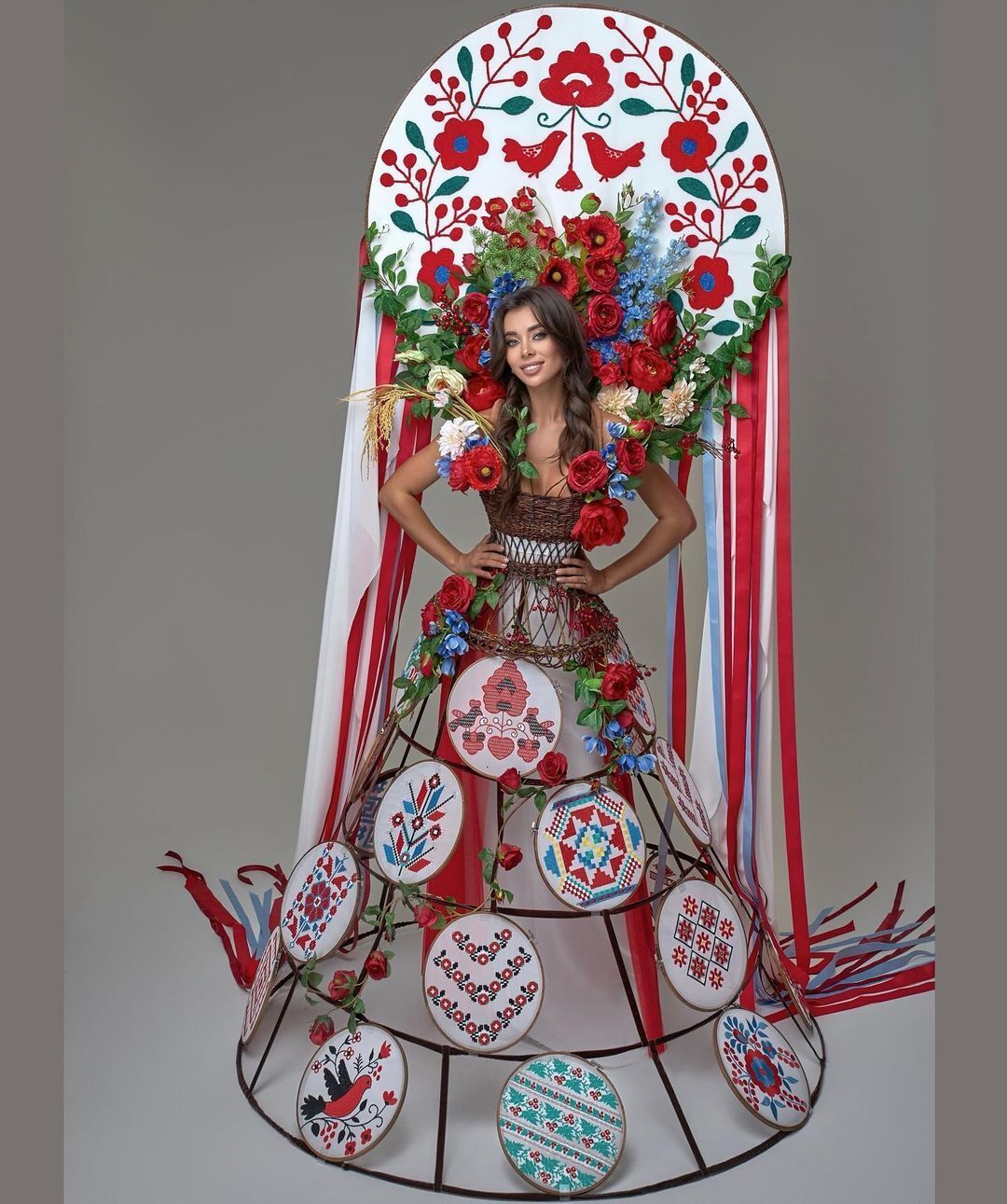 Національний костюм для конкурсу "Міс Всесвіт" Ганни Неплях.
