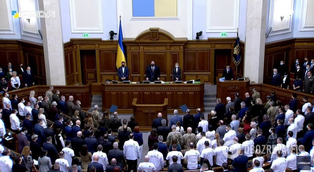 Загиблих захисників України вшанували хвилиною мовчання