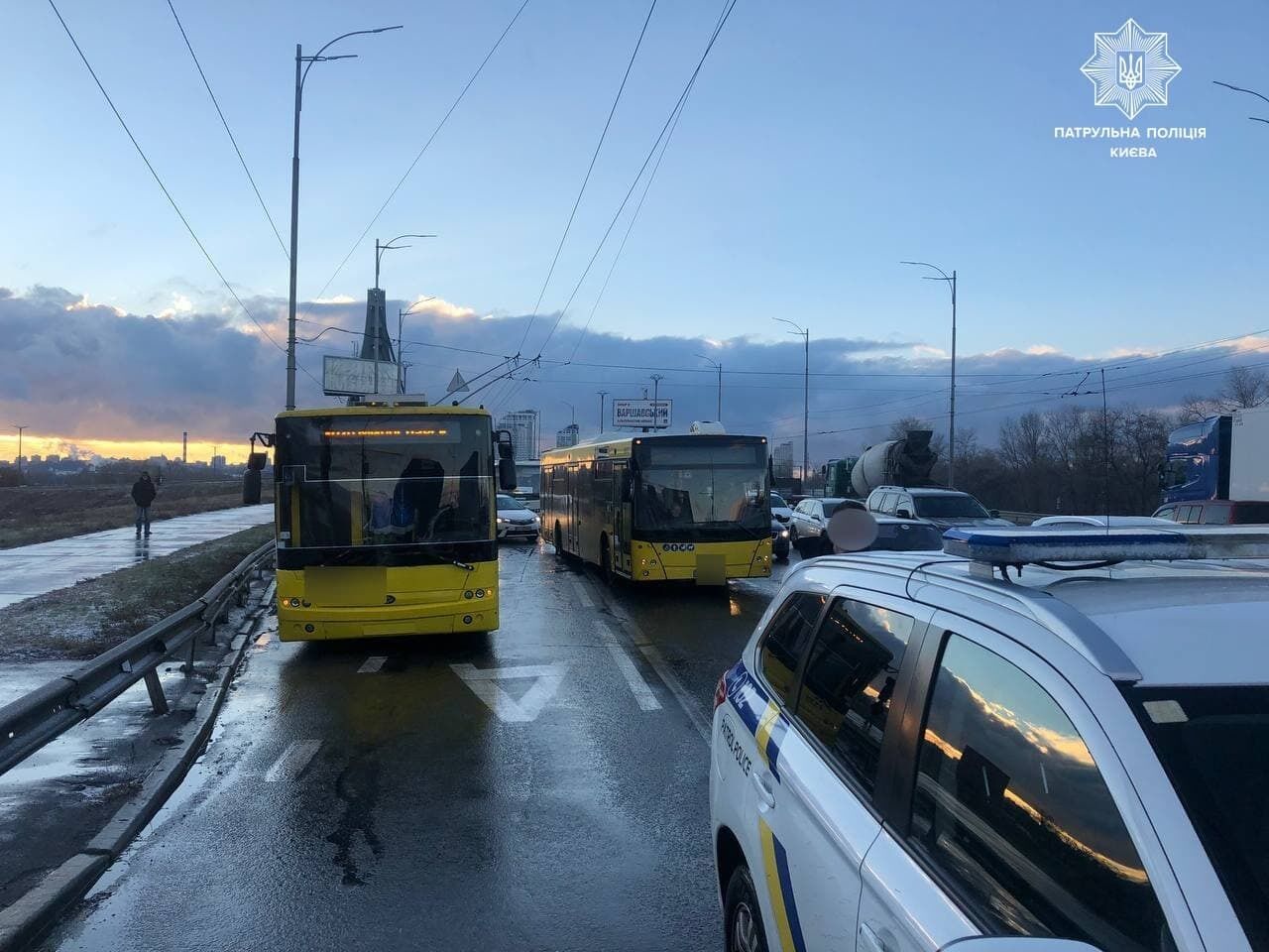 Пробка на проспекте Романа Шухевича.