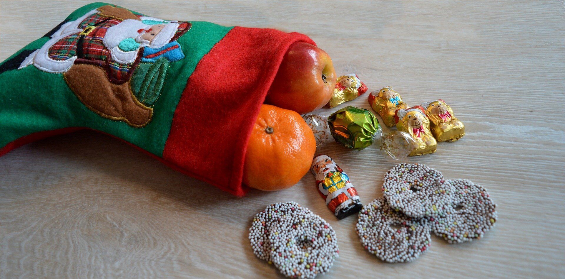 Одна из главных традиций в День Николая в Украине – подарки и сладости для детей