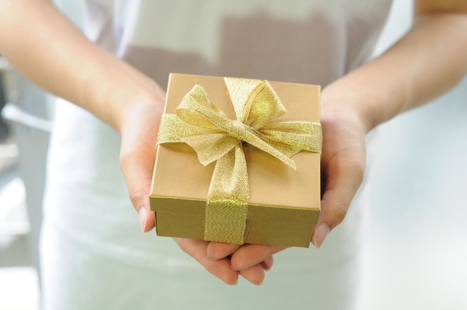Подарунки дорослим та дітям на Новий рік можна дарувати будь-коли з 30 грудня до 1 січня