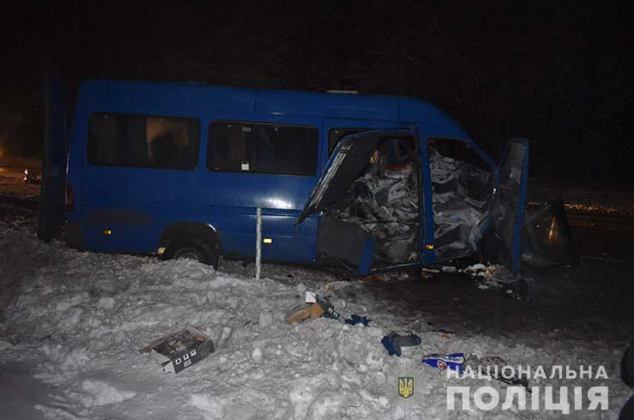 Микроавтобус с пассажирами попал в смертельное ДТП.