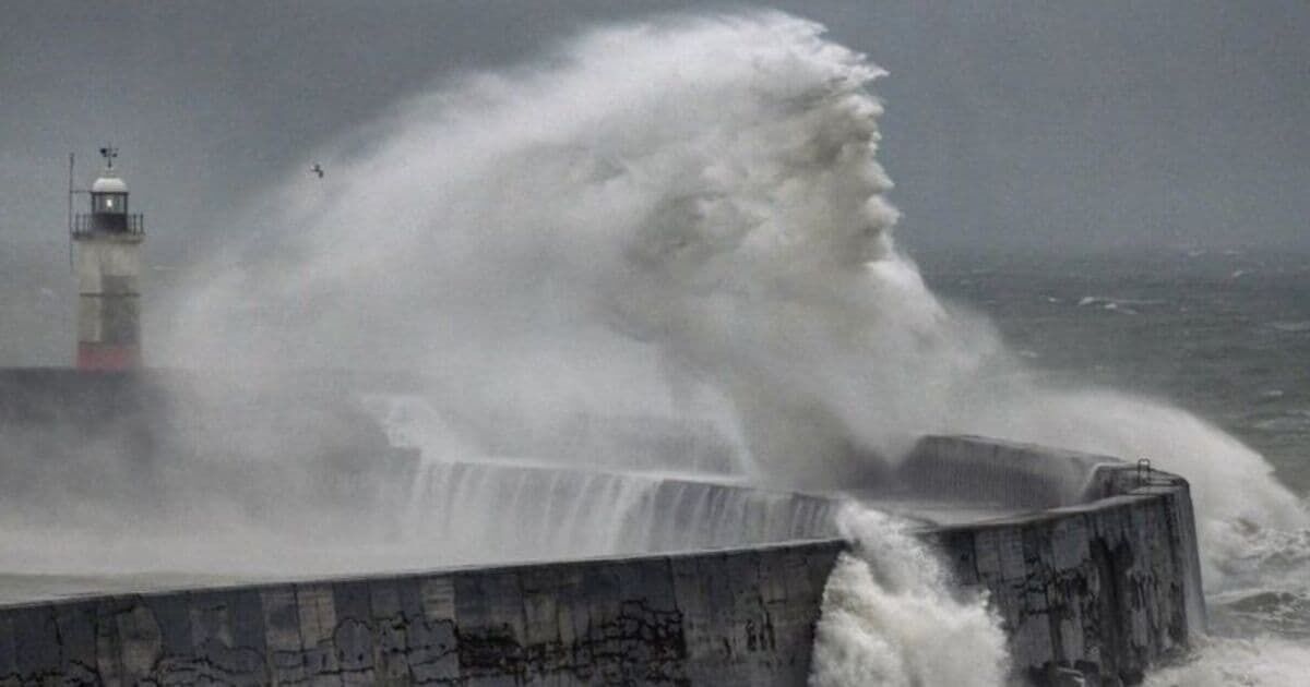 Фотограф з Британії зафіксував обличчя Посейдона у воді