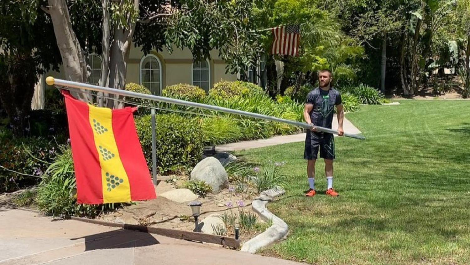 Ломаченко піднімає прапор Іспанії