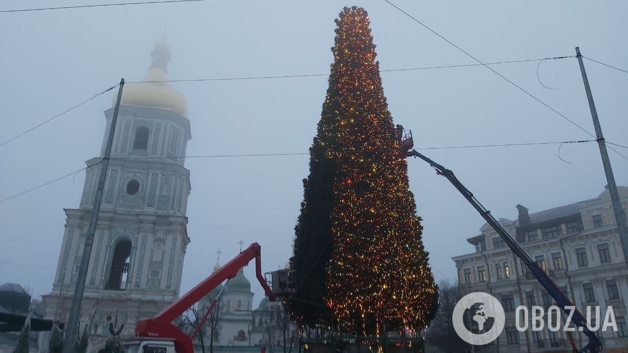 Головна ялинка України традиційно запалає на Софійській площі