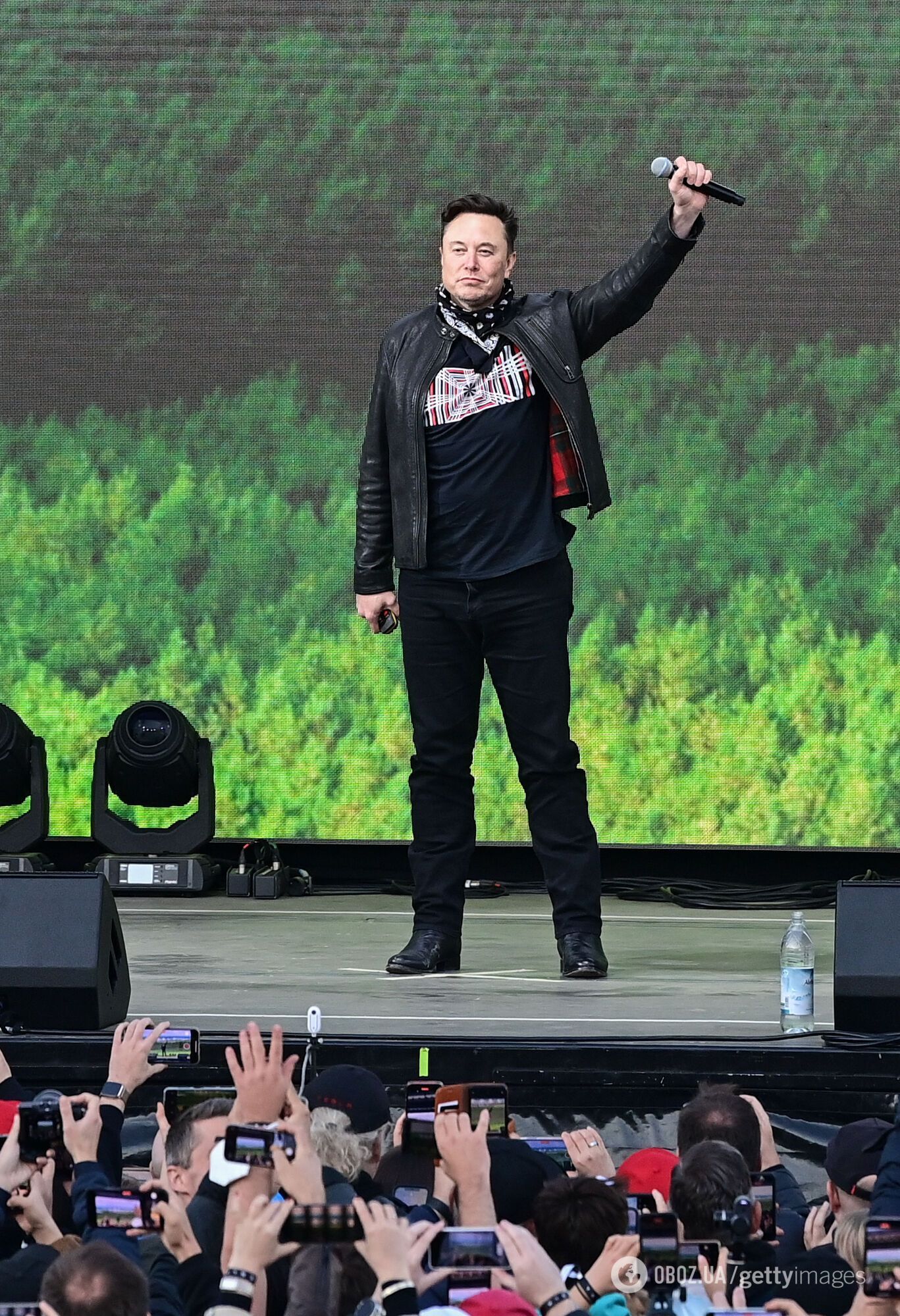 Жовтень 2021, Бранденбург (Німеччина). Маск на сцені Tesla Gigafactory в день відкритих дверей.