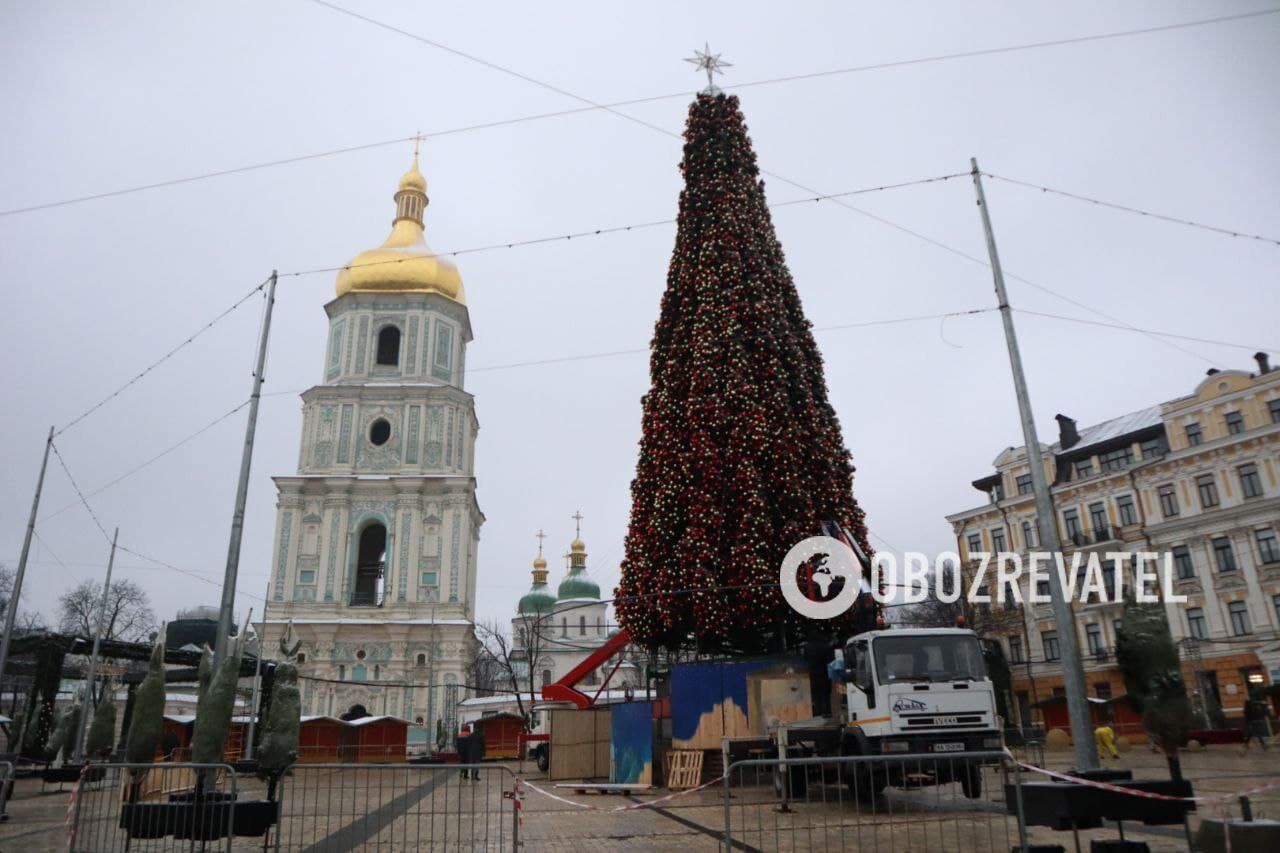 В этом году дерево будет искусственным.