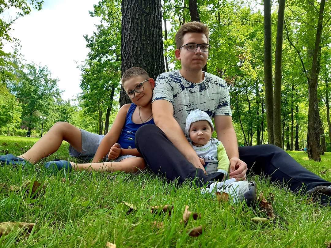 Сергей и Инна воспитывают троих детей: 17-летнего Александра, 8-летнего Дениса и Милана, которому сейчас 1 год и 9 месяцев