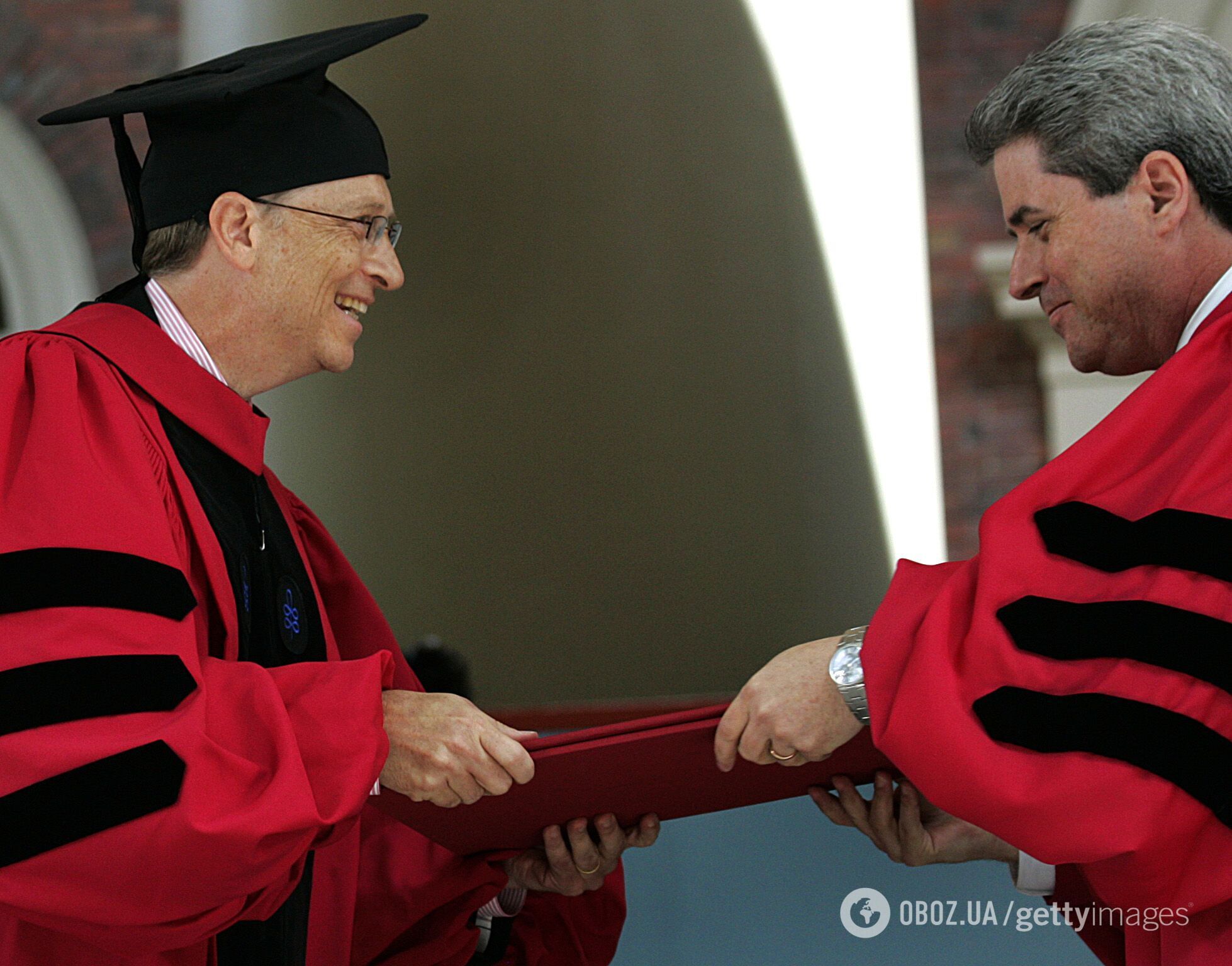 Обличчя Гейтса на церемонії вручення дипломів просто сяяло від радості