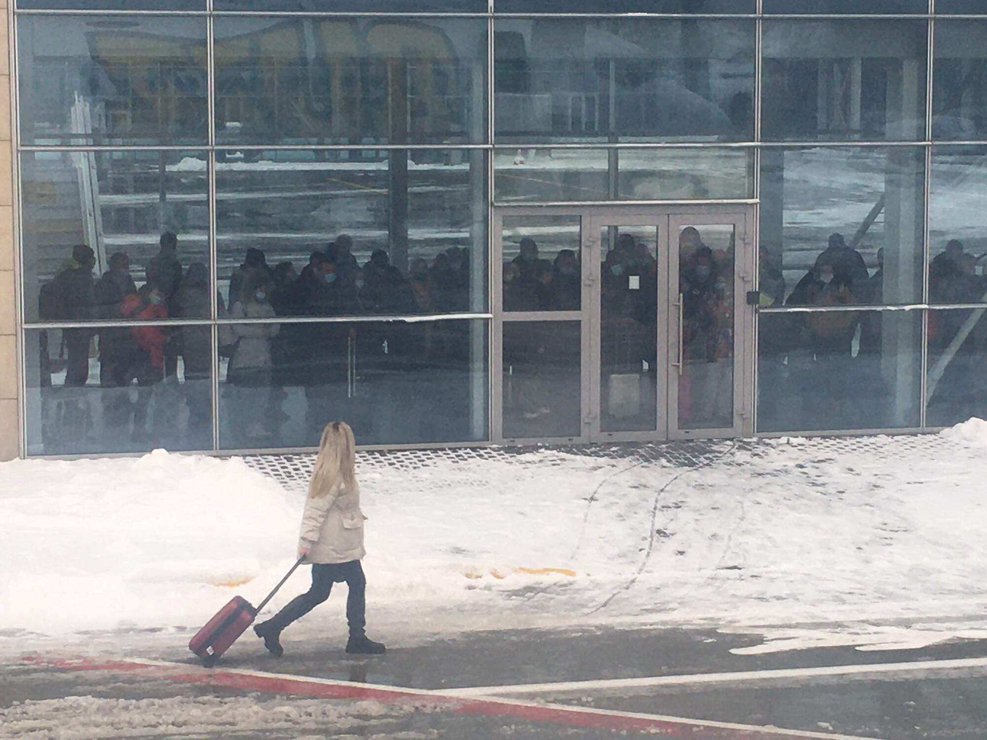 Пассажиры во Львове ждали рейса