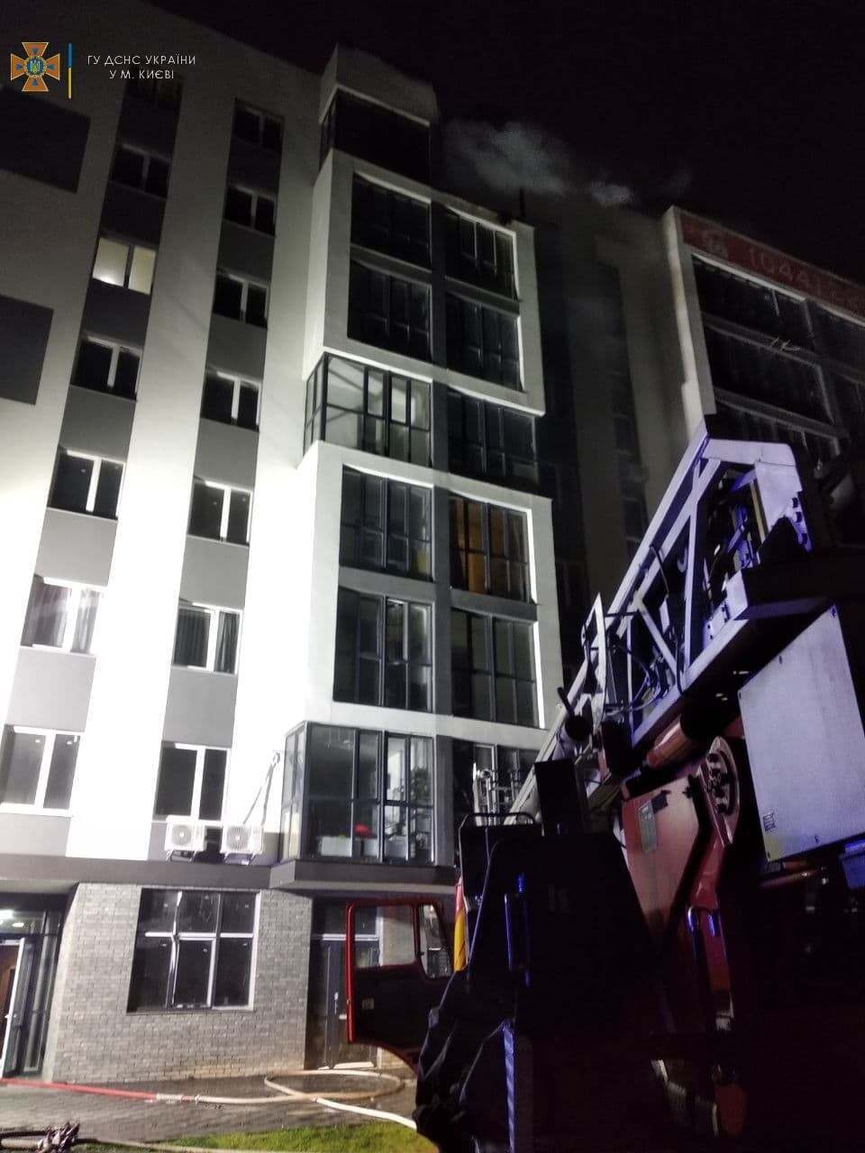 Пожежа виникла у квартирі на восьмому поверсі.
