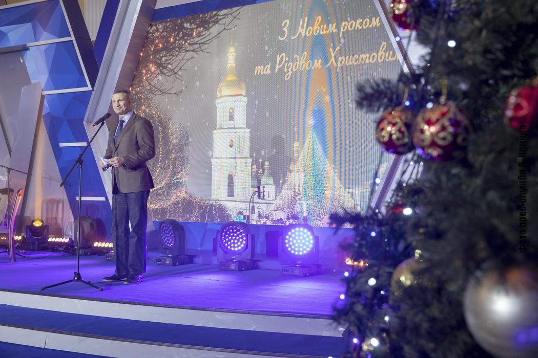 Виталий Кличко во время дипломатического приема в мэрии