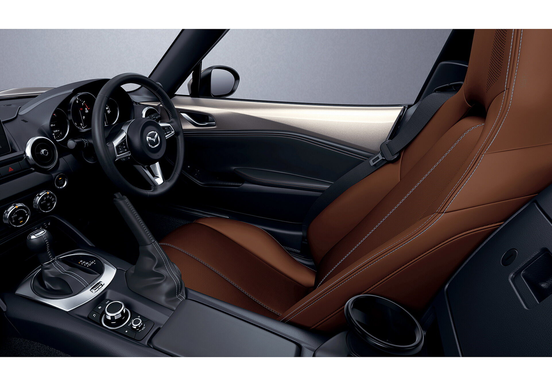 Для модели подготовили новый цвет Platinum Quartz Metallic и эксклюзивную кожаную отделку Terracotta Nappa