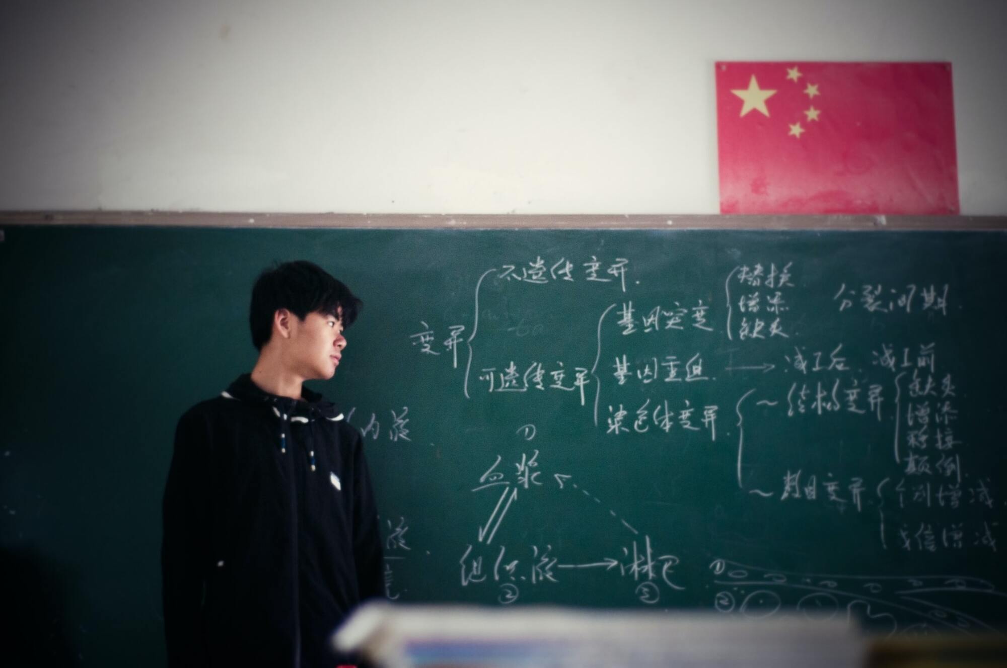 У Китаї жодних веселощів, але учні радо беруть в ньому участь