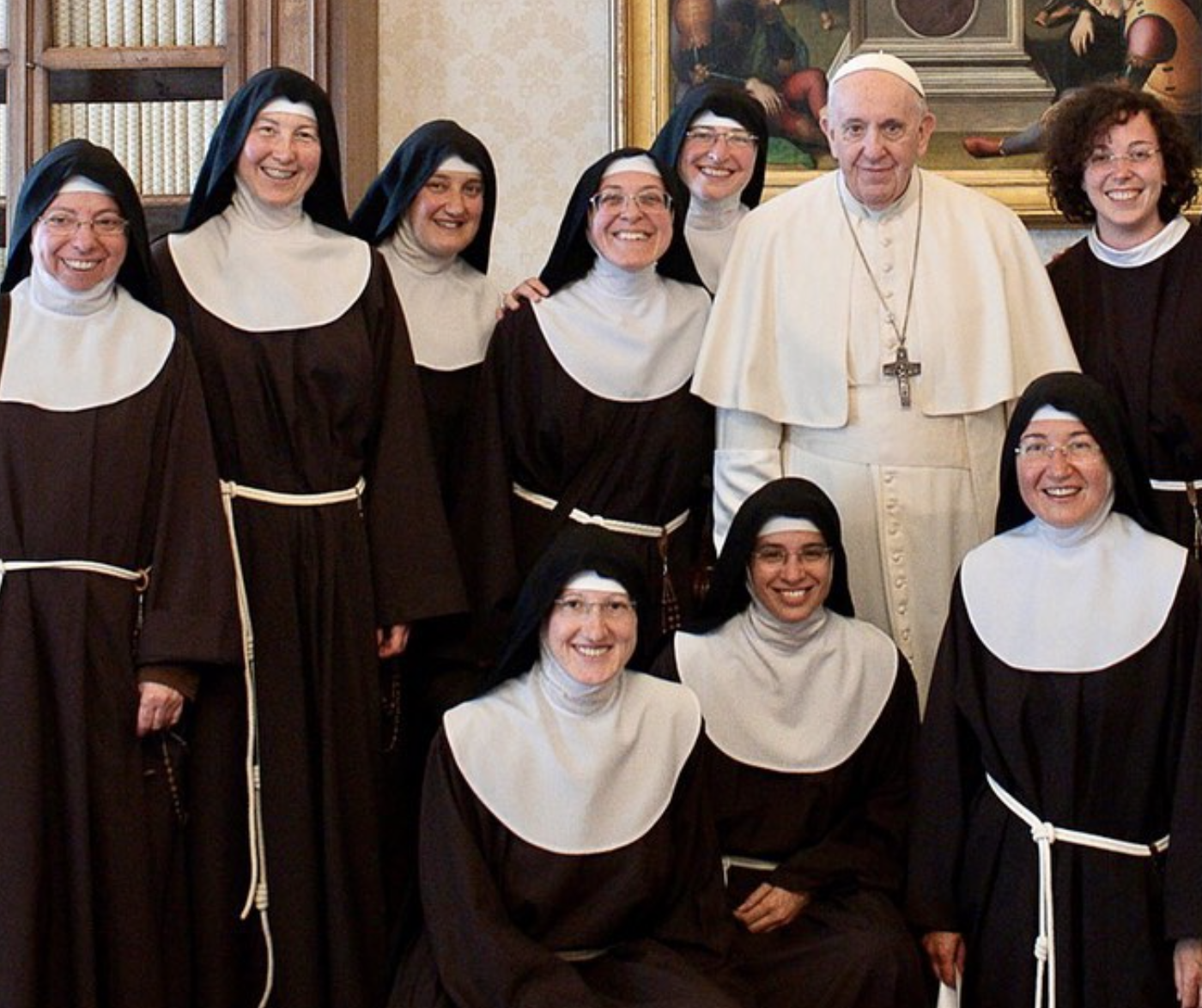 Папа Римский защищает монахинь от насилия