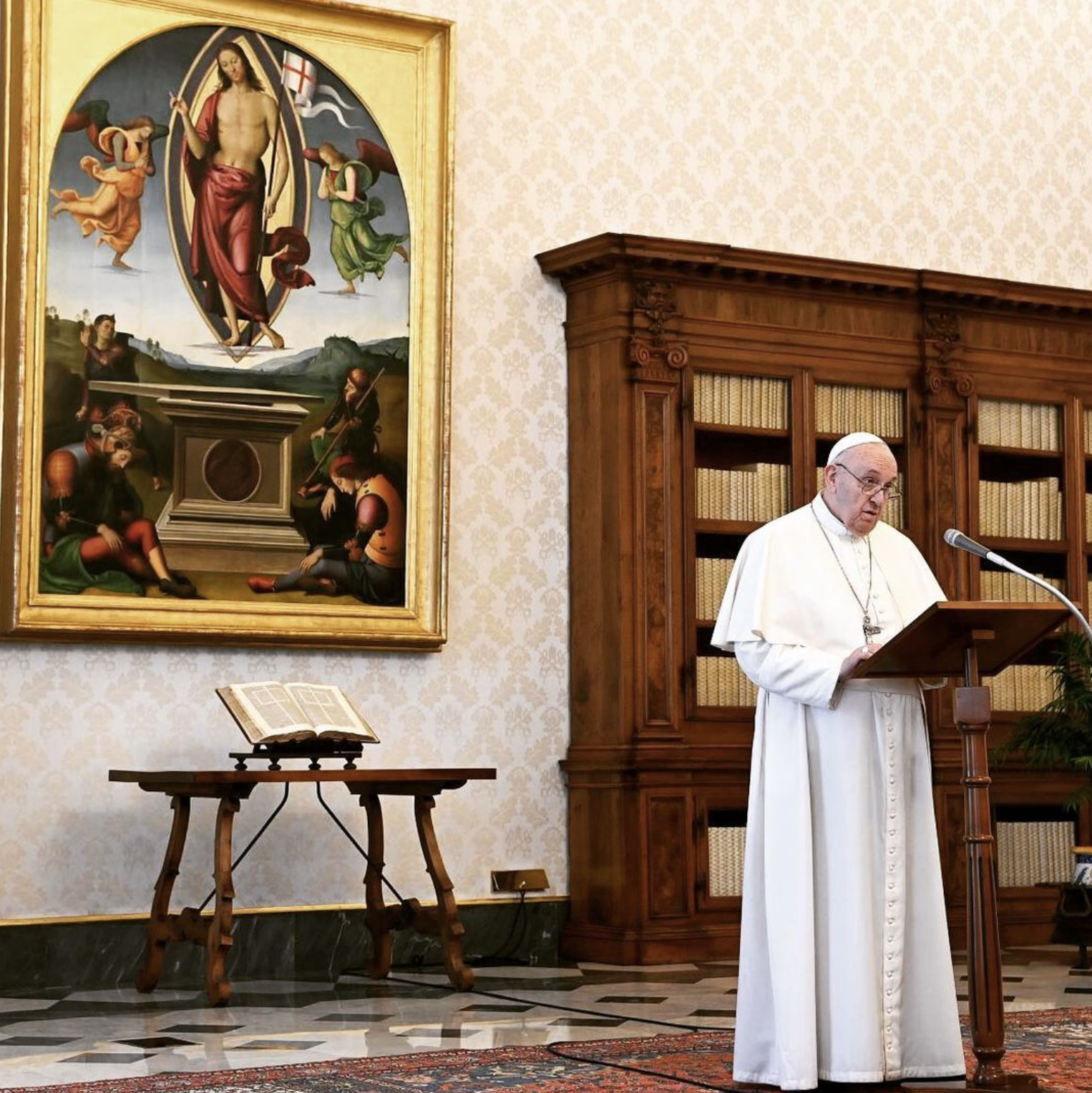 Папа Римський закликав не принижувати геїв