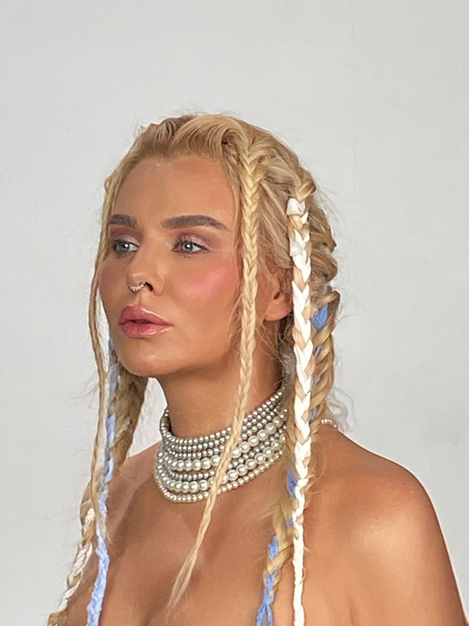 Истоки из мотанки и "Анатомия" любви: ТО-МА представила клип с украинскими мотивами