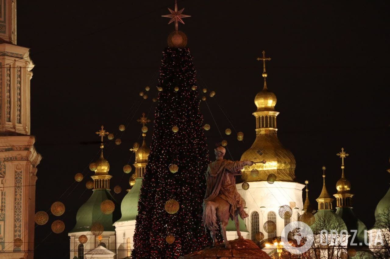 Головну ялинку країни встановлено на Софійській площі в Києві