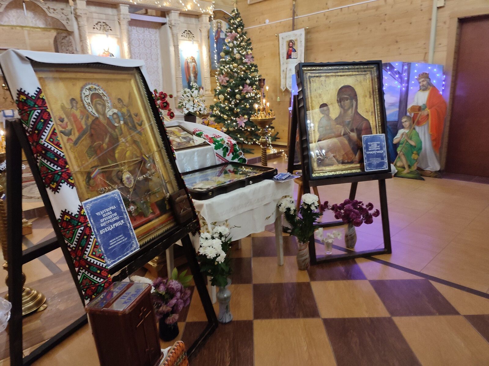 Иконы были подарены украинскому народу афонскими монахами