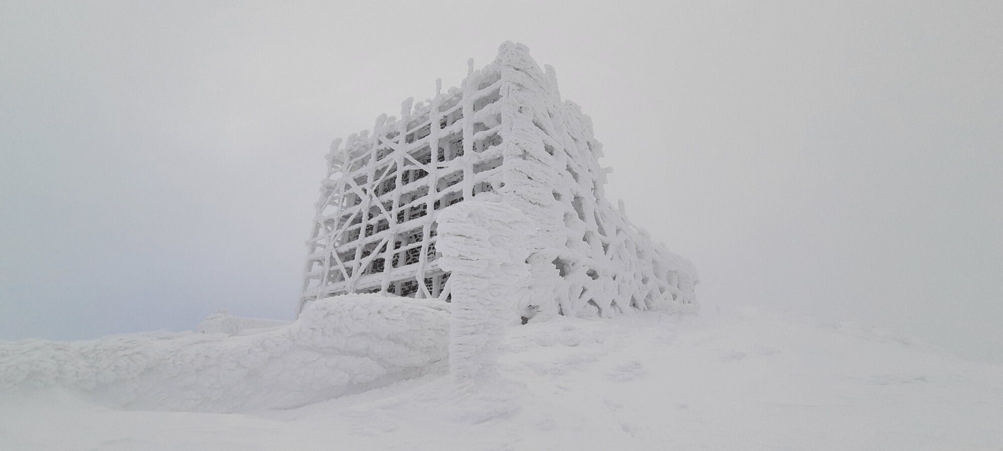 Обсерватория Белый Слон в снегу