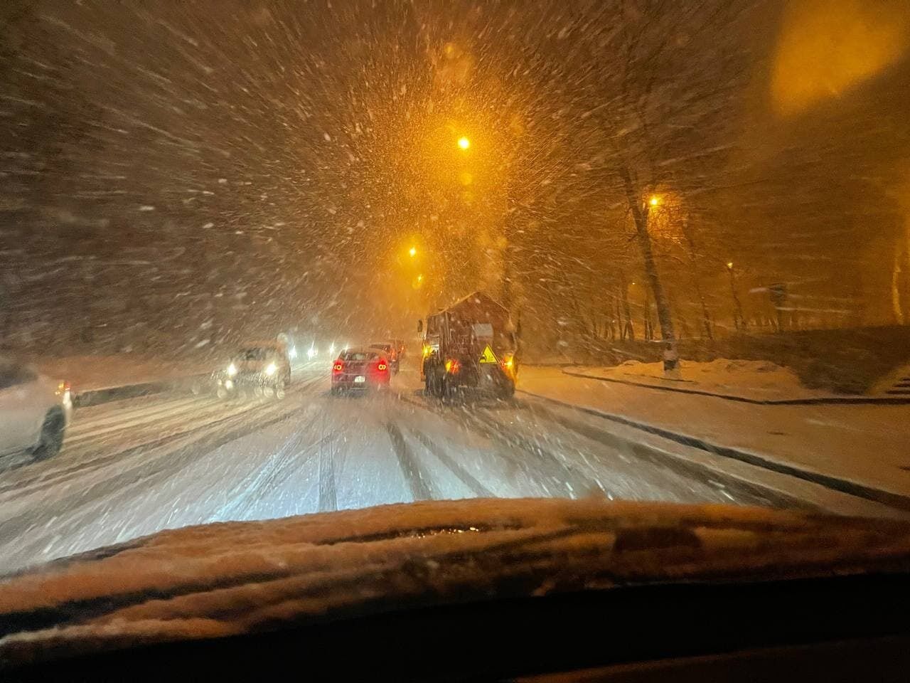 Киев засыпает снегом, на дорогах столицы пробки и десятки ДТП, фото 4