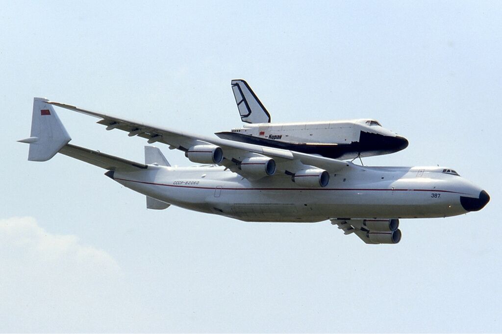 Ан-225 с "Бураном" в полете