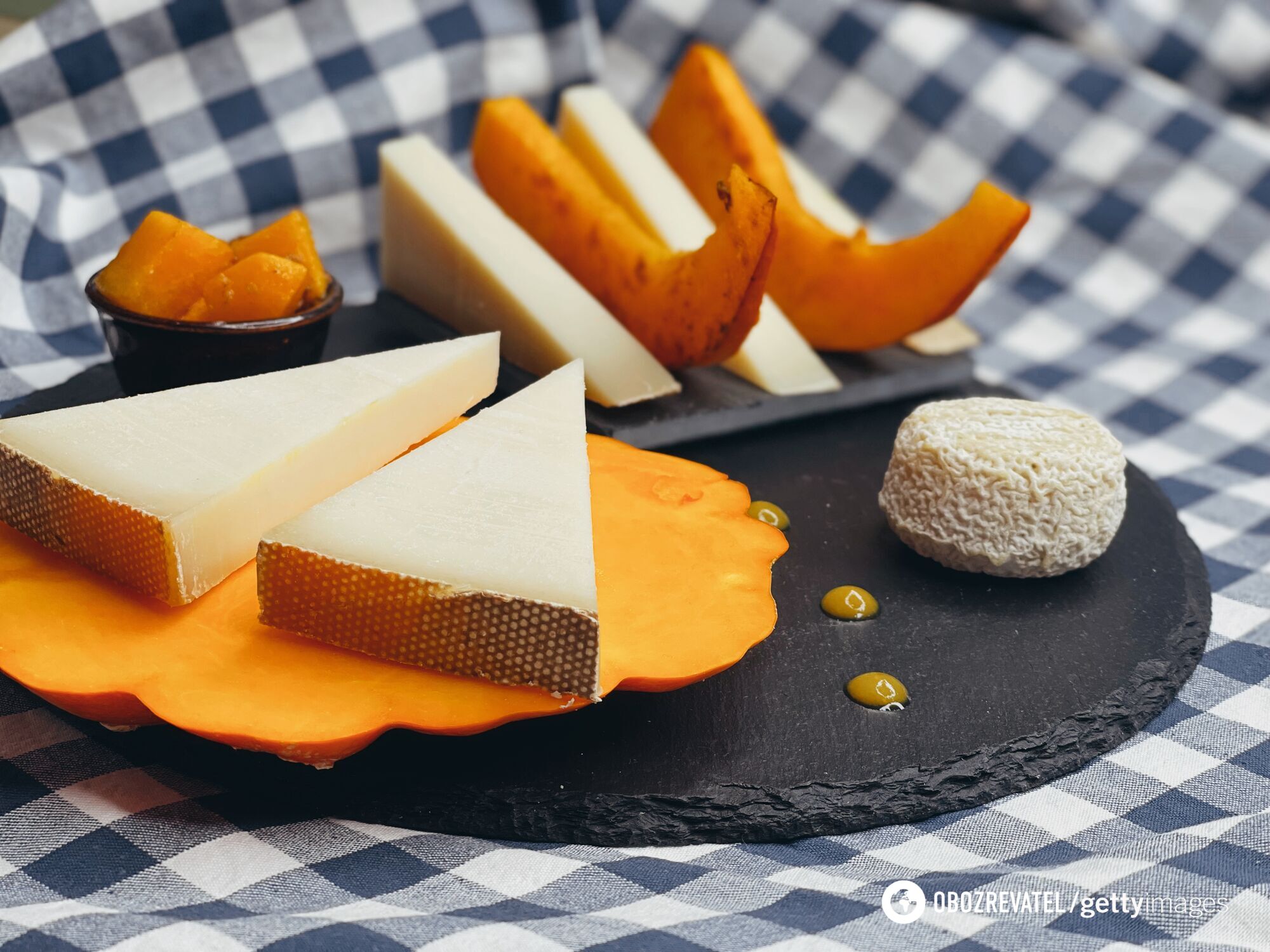 Незвичайні страви для новорічного столу: сир з хурмою, гарбузом та мандаринами