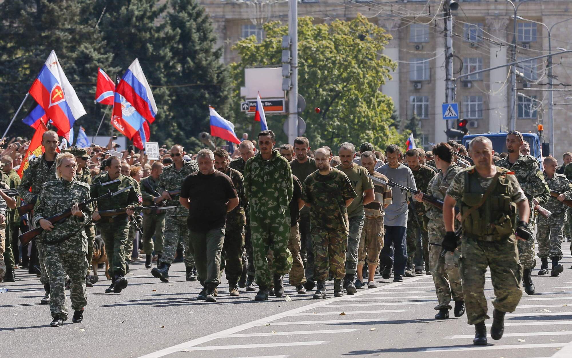 Так называемый "парад пленных" в Донецке террористы устроили в 2014 году