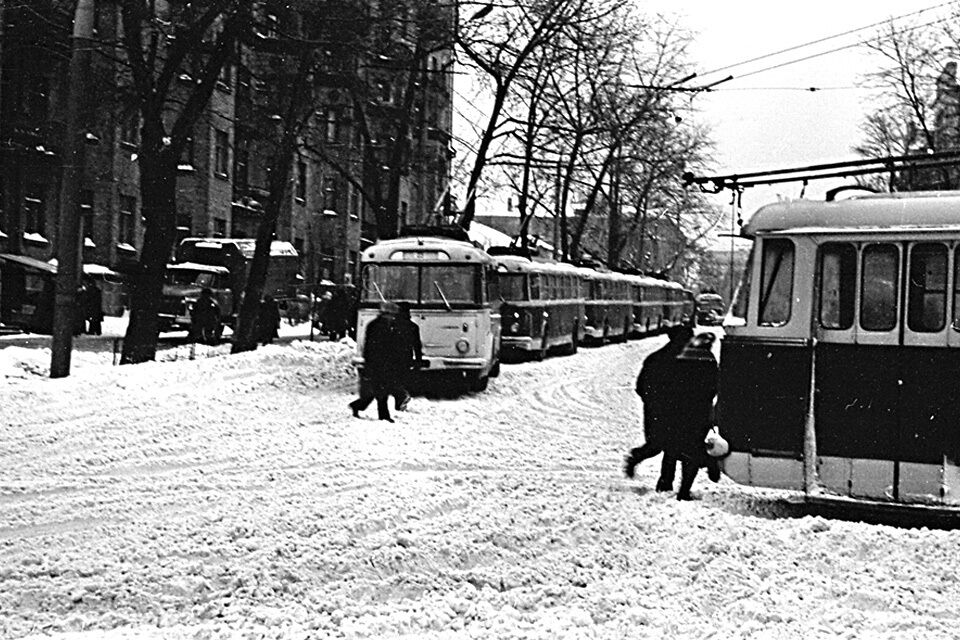 Улицы после снегопада в 1977 году.