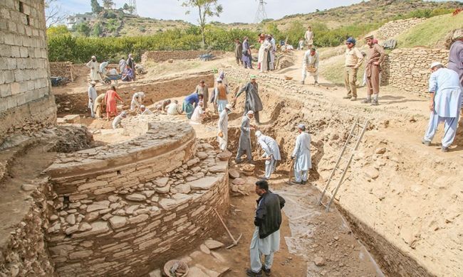 Храм был найден археологами из Университета Ка-Фоскари и Итальянской археологической миссией в сотрудничестве с провинциальным отделом археологии и музеями .