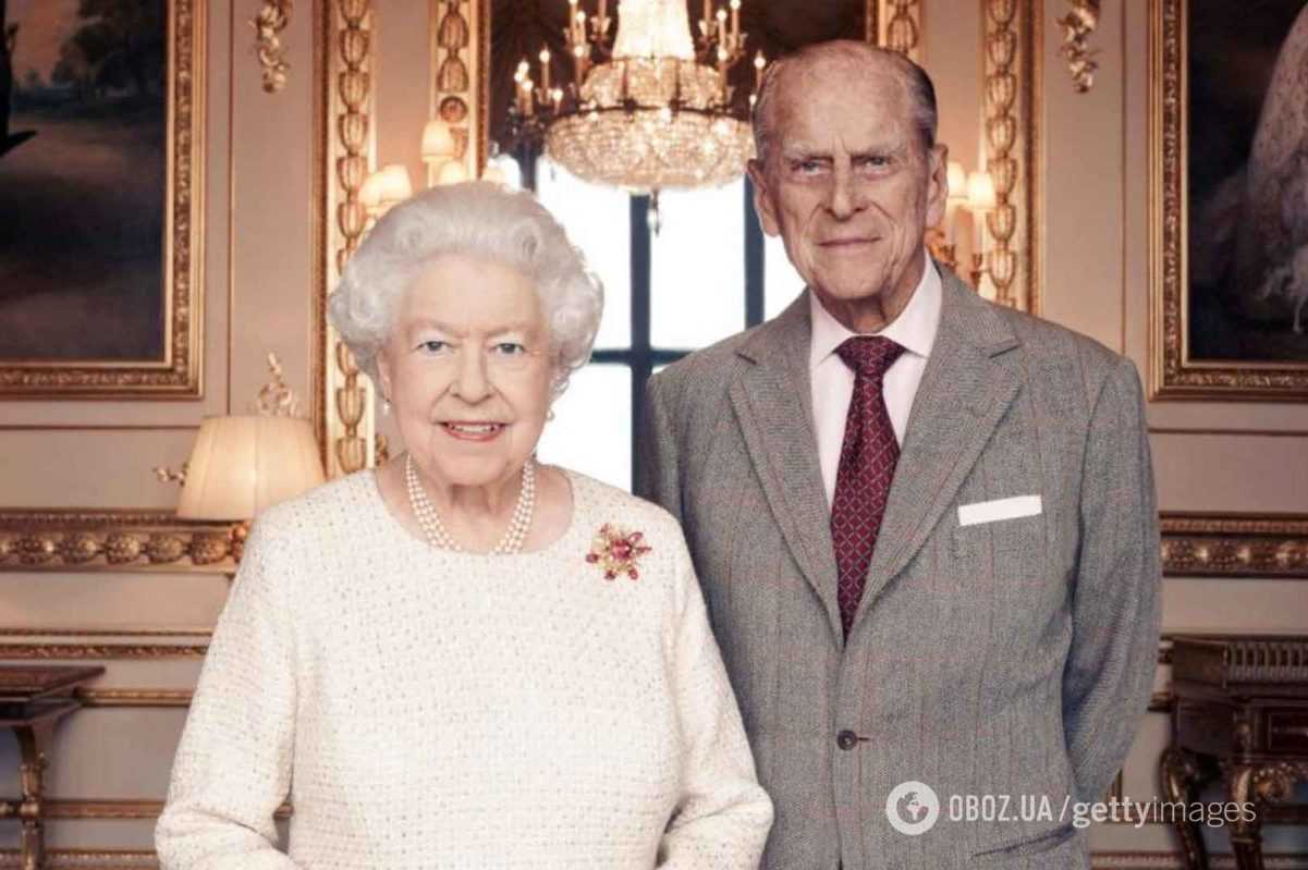 Королева с супругом.