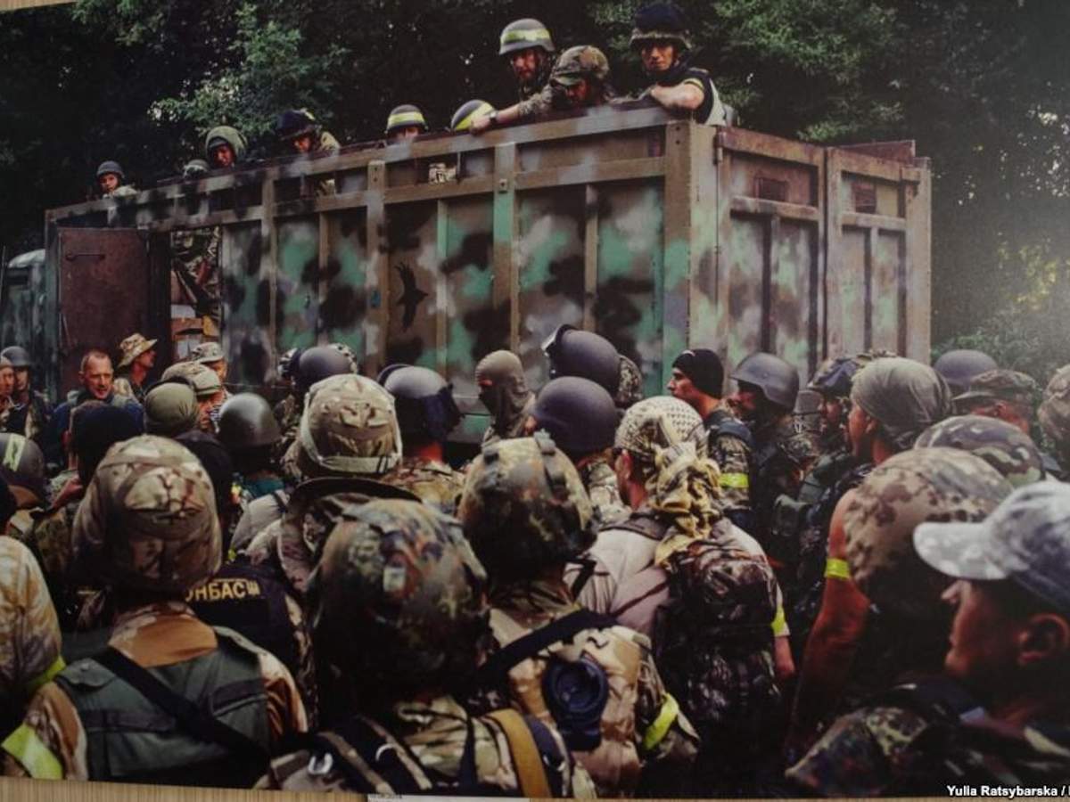 Несмотря на достигнутые договоренности о "зеленом коридоре", по которому украинские военнослужащие и бойцы добробатов должны были выйти из Иловайска и его окрестностей – россияне 29 августа начали расстреливать украинцев, как в тире.