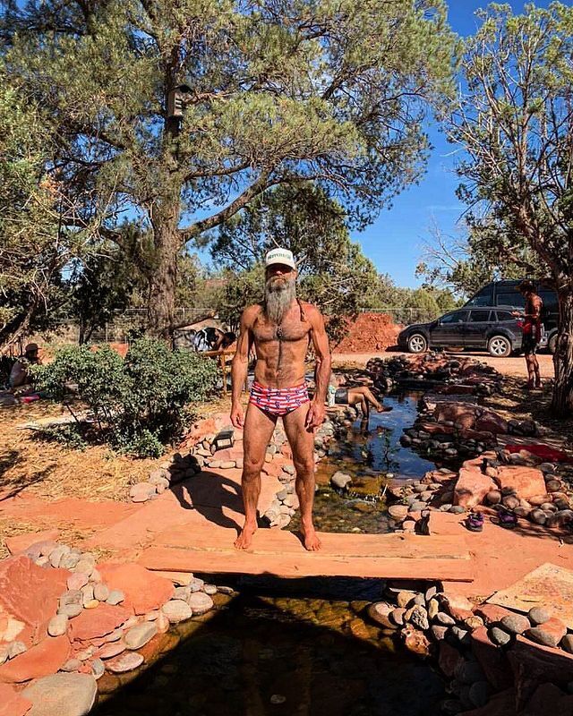 Трой Кейси на отдыхе.