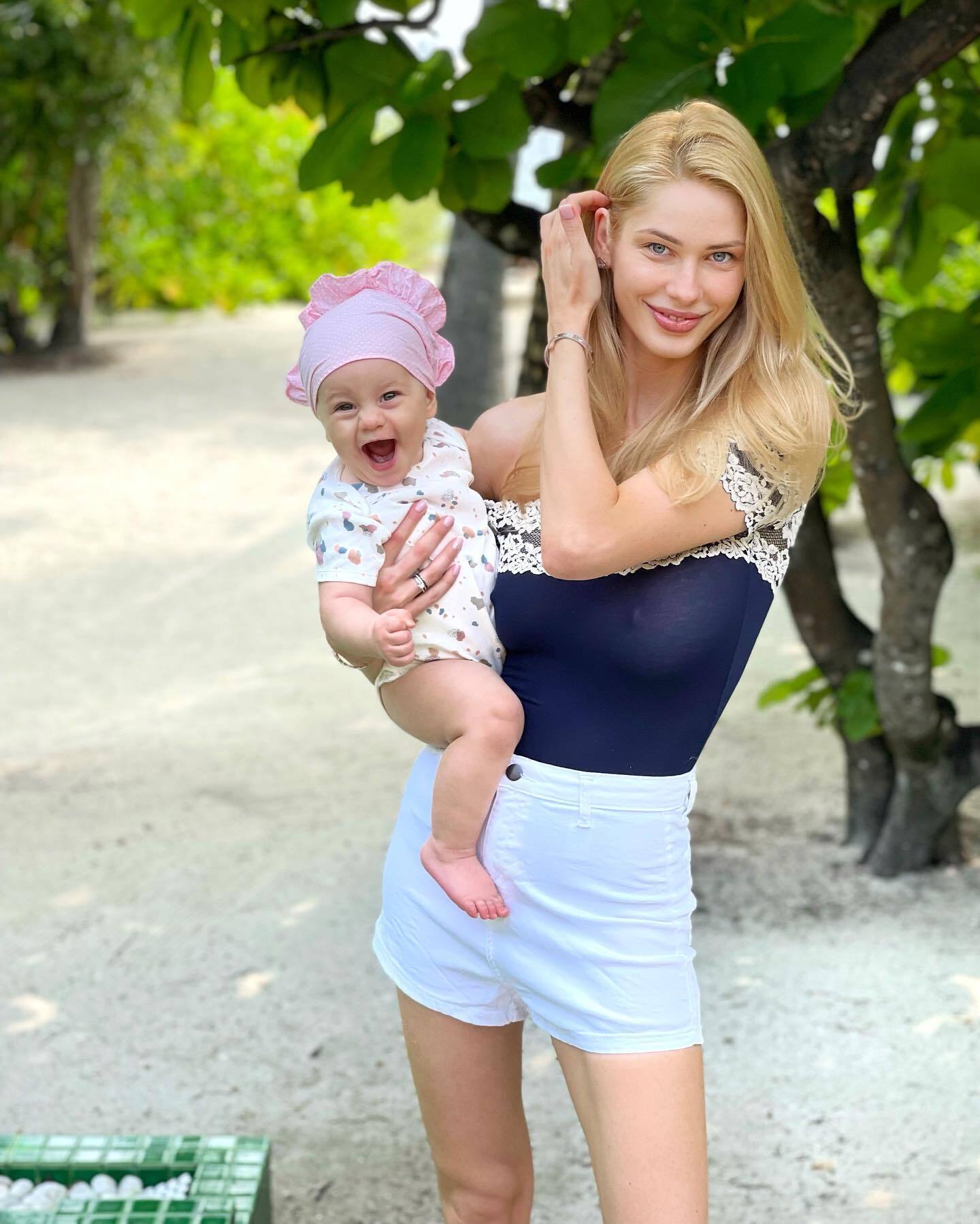 Анна Зубкова с дочкой